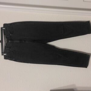 American Eagle Outfitters Women's High Rise Black Mom Jeans. Size 8 R